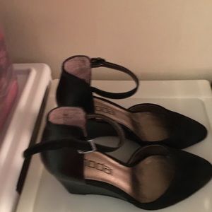 Wedge heel shoes